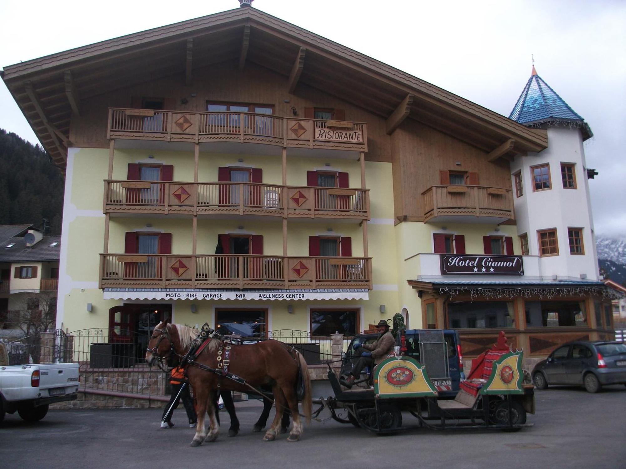 Hotel Ciamol Campitello di Fassa Exteriör bild