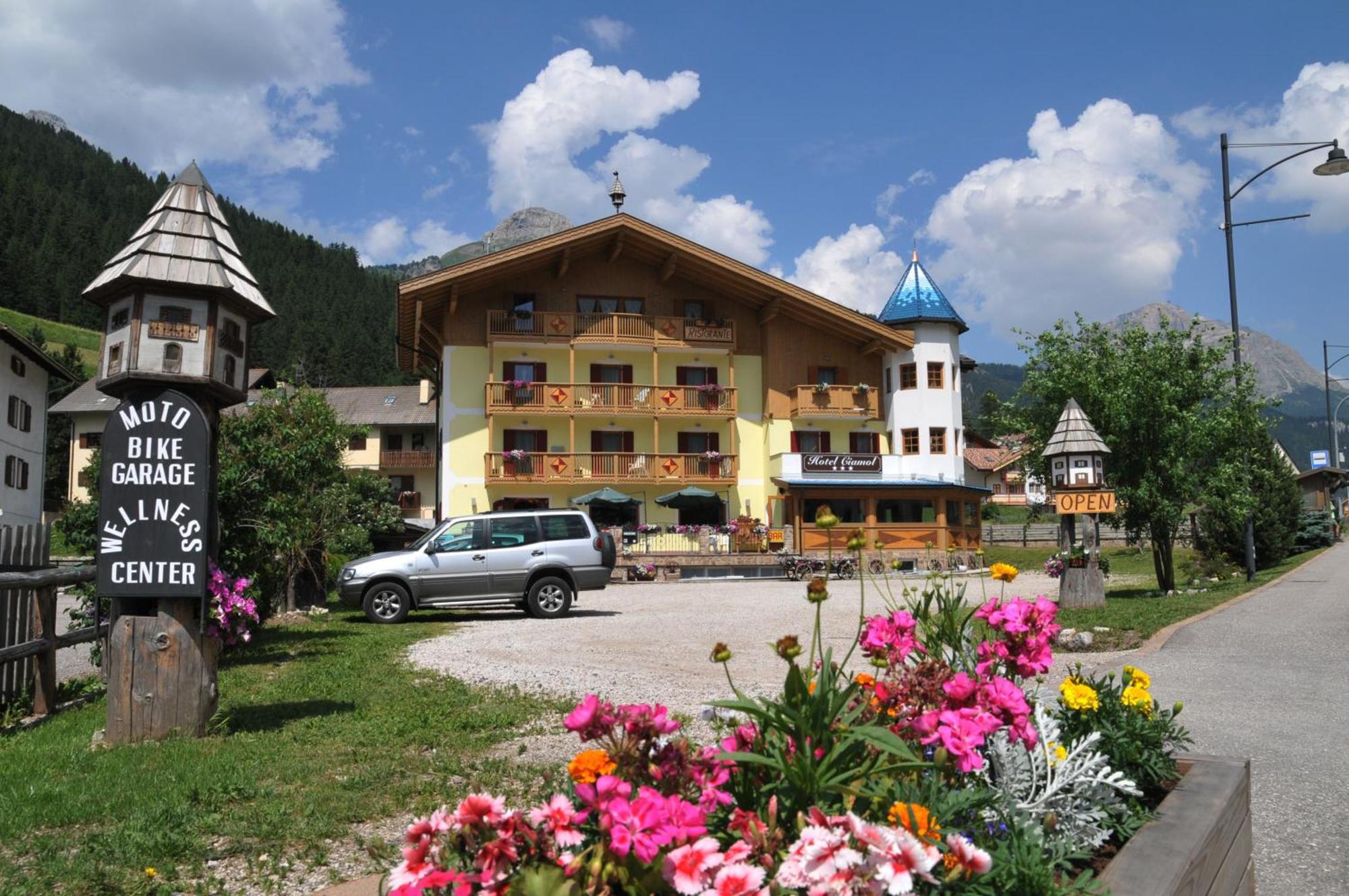 Hotel Ciamol Campitello di Fassa Exteriör bild