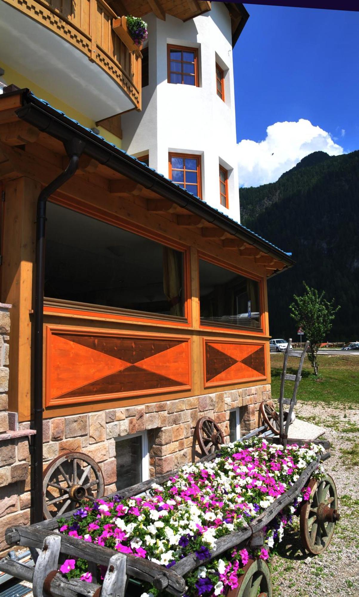 Hotel Ciamol Campitello di Fassa Exteriör bild