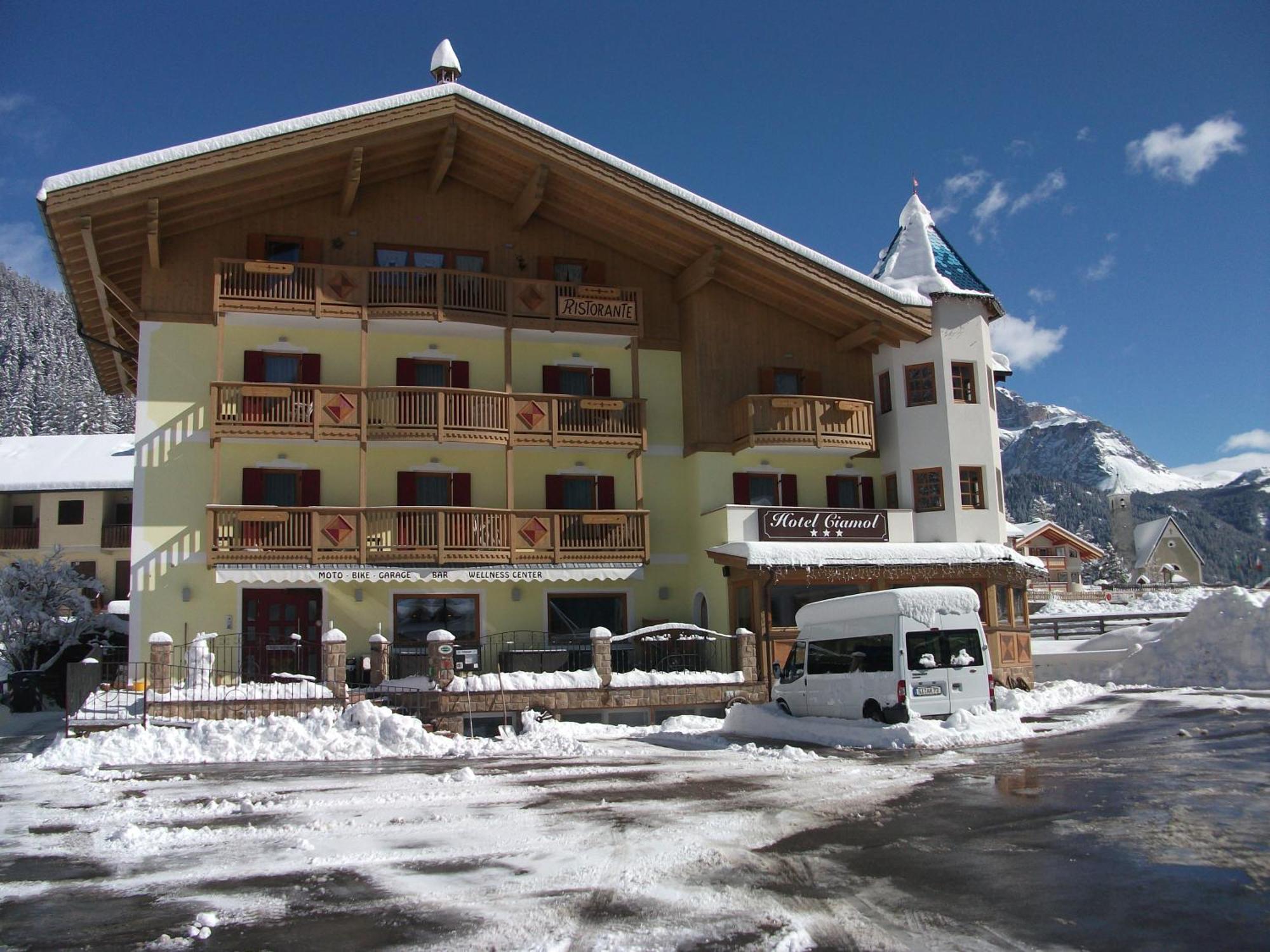 Hotel Ciamol Campitello di Fassa Exteriör bild