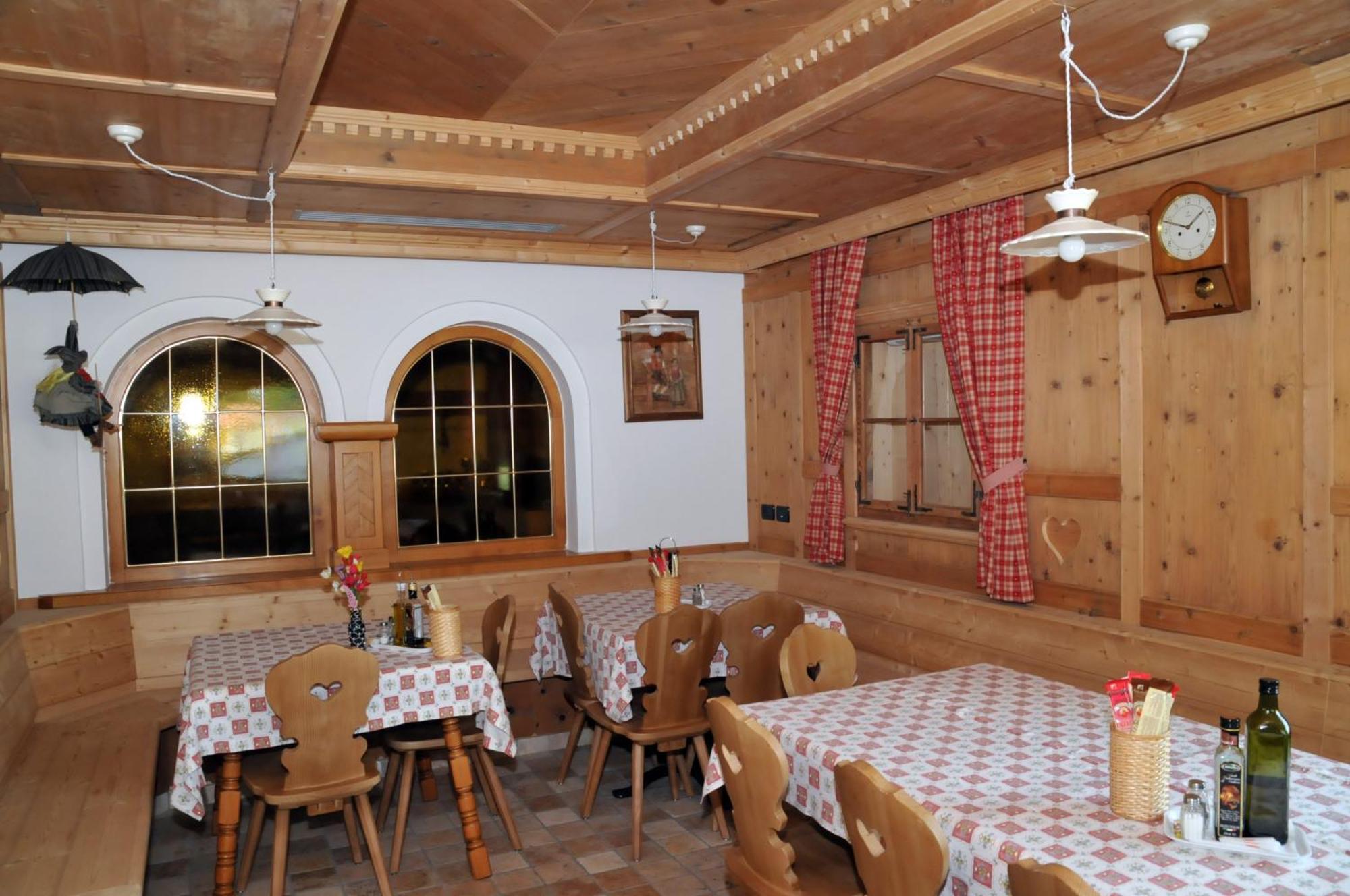 Hotel Ciamol Campitello di Fassa Exteriör bild