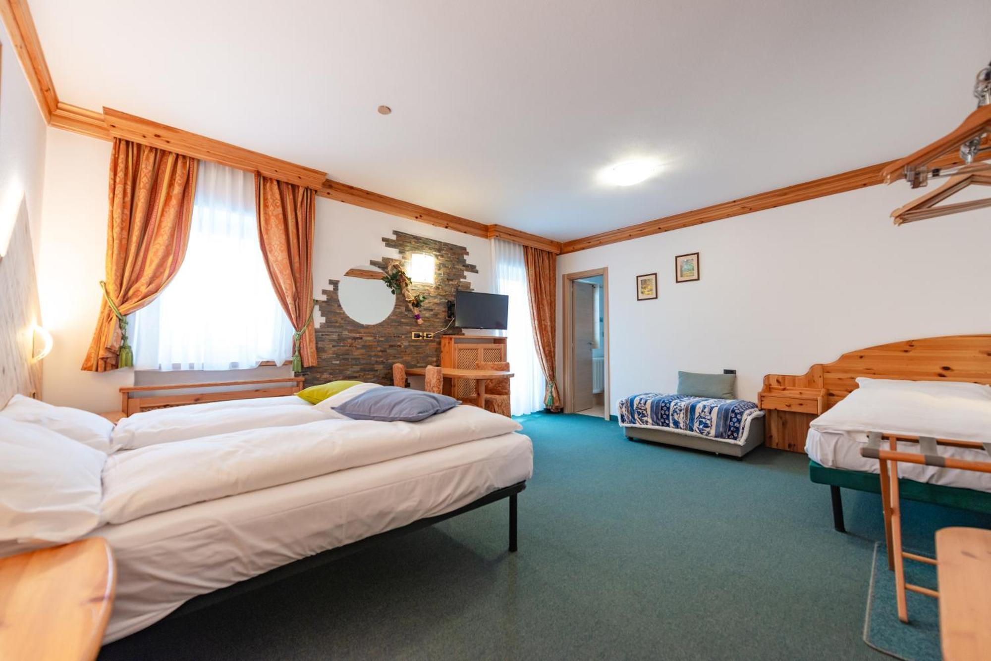 Hotel Ciamol Campitello di Fassa Exteriör bild