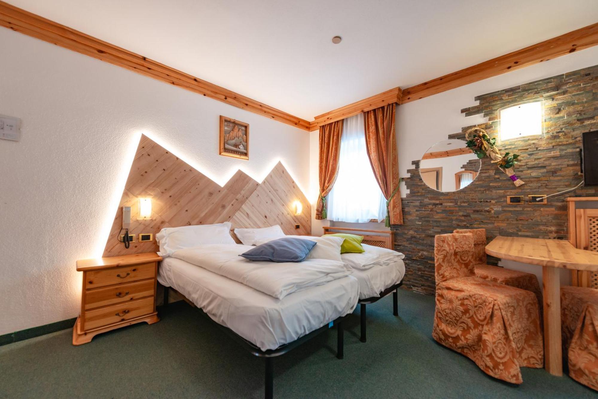 Hotel Ciamol Campitello di Fassa Exteriör bild