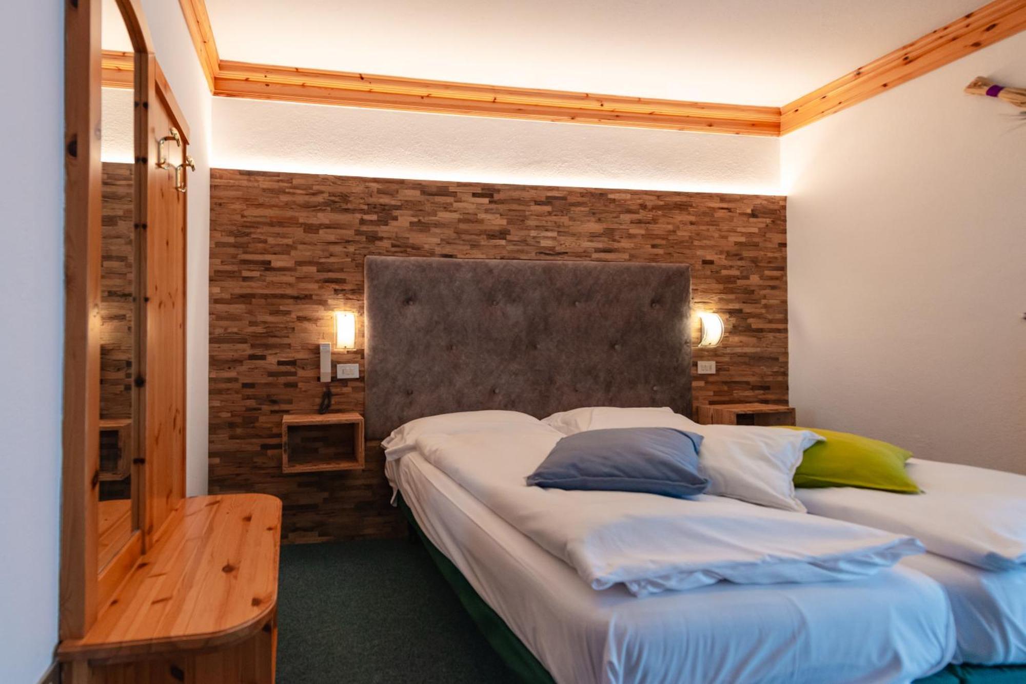 Hotel Ciamol Campitello di Fassa Exteriör bild
