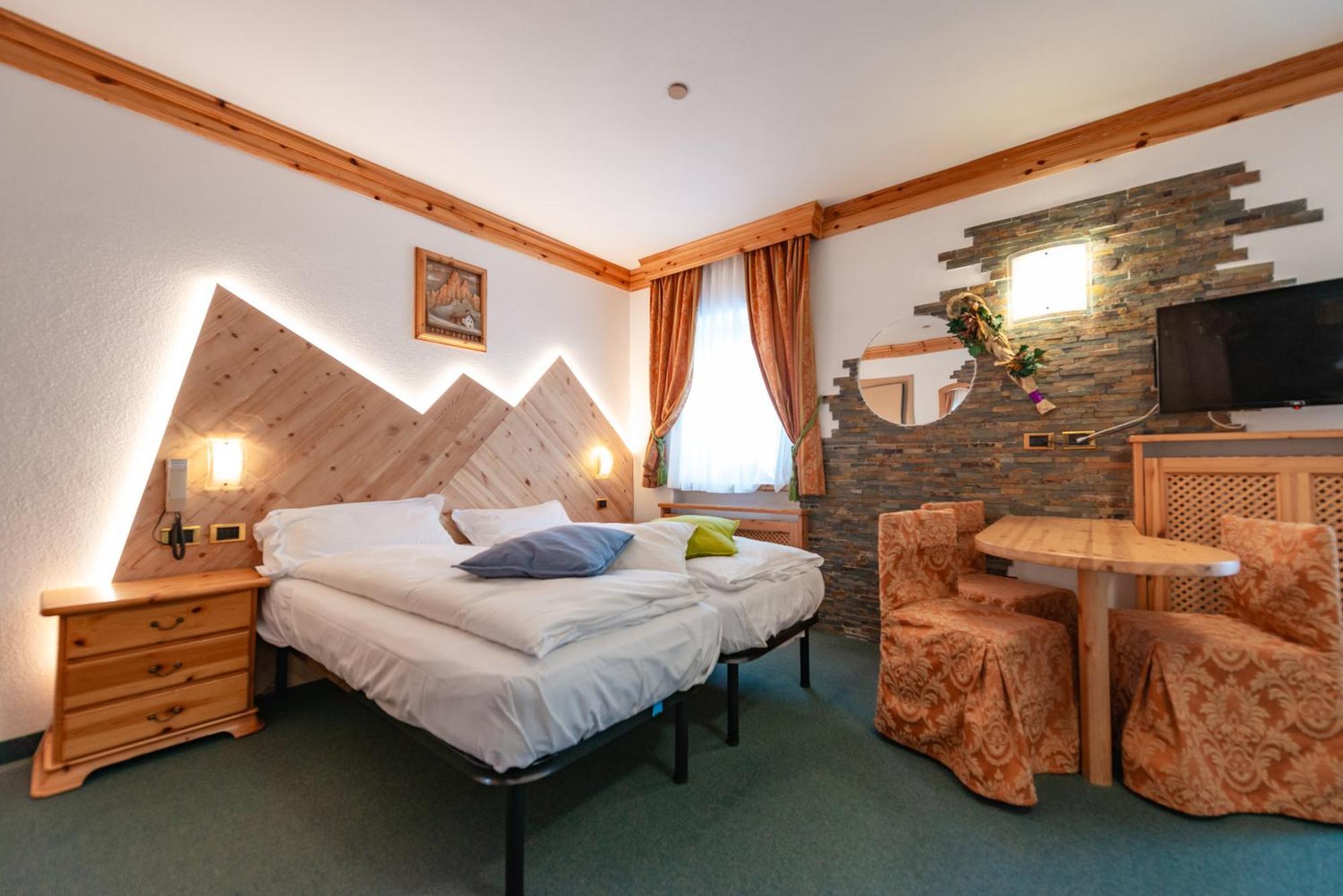 Hotel Ciamol Campitello di Fassa Exteriör bild
