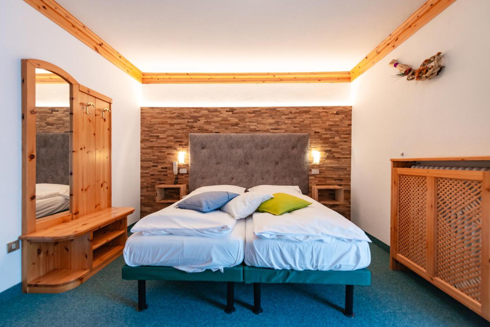 Hotel Ciamol Campitello di Fassa Exteriör bild