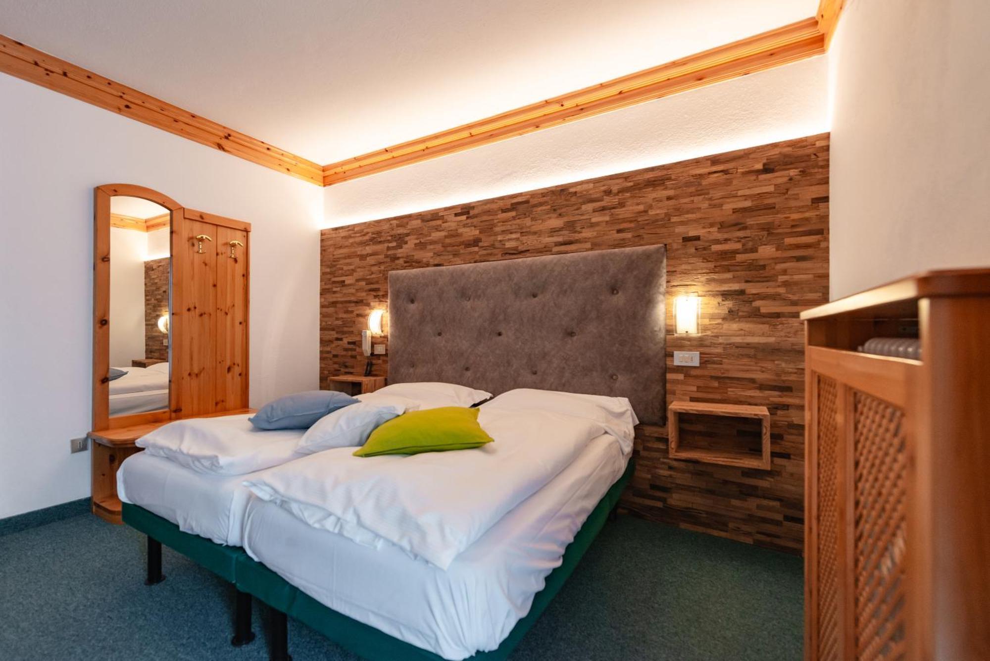 Hotel Ciamol Campitello di Fassa Exteriör bild
