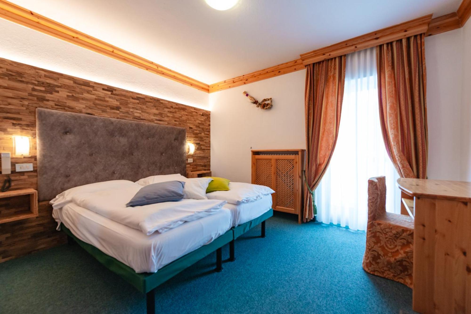 Hotel Ciamol Campitello di Fassa Exteriör bild