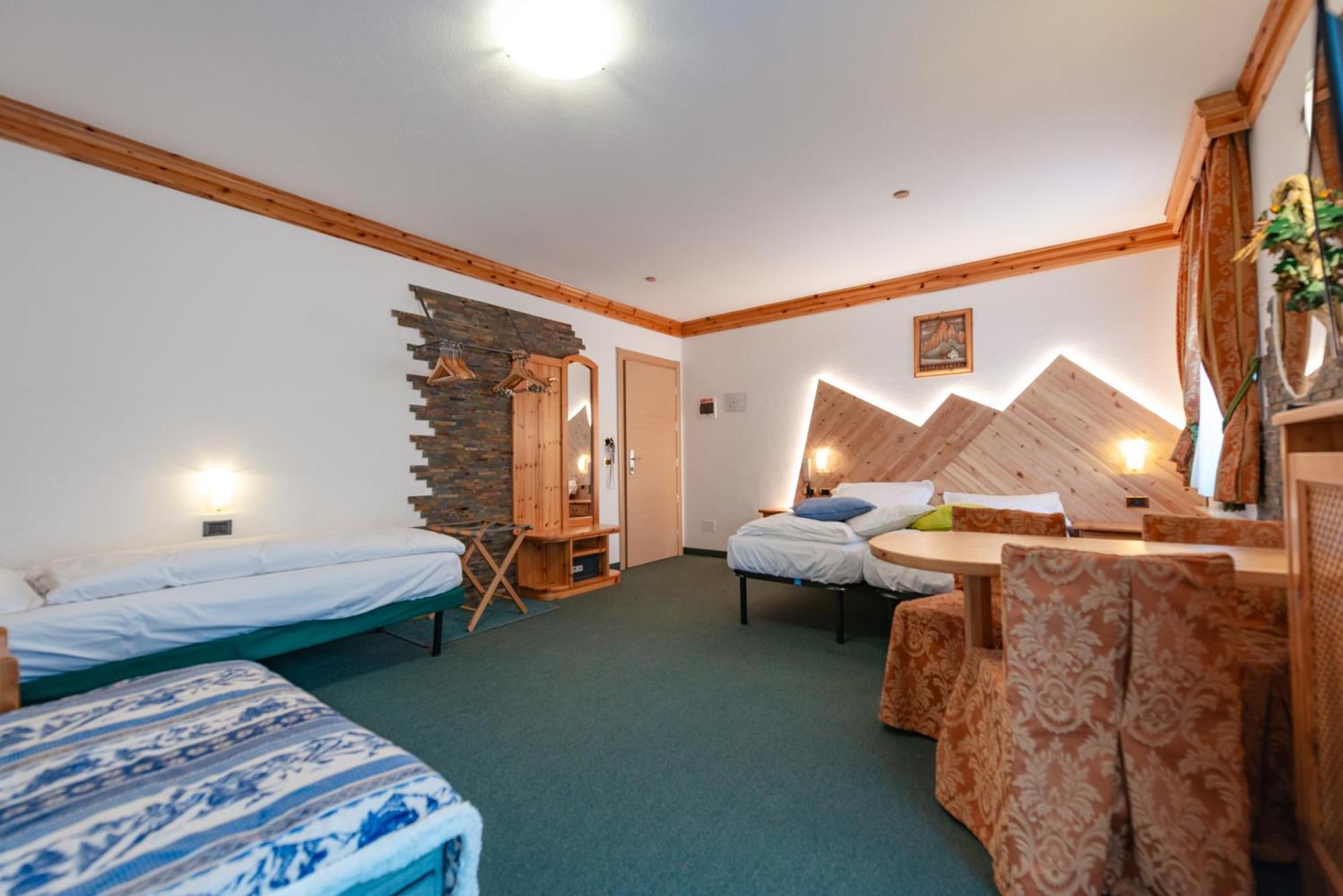 Hotel Ciamol Campitello di Fassa Exteriör bild