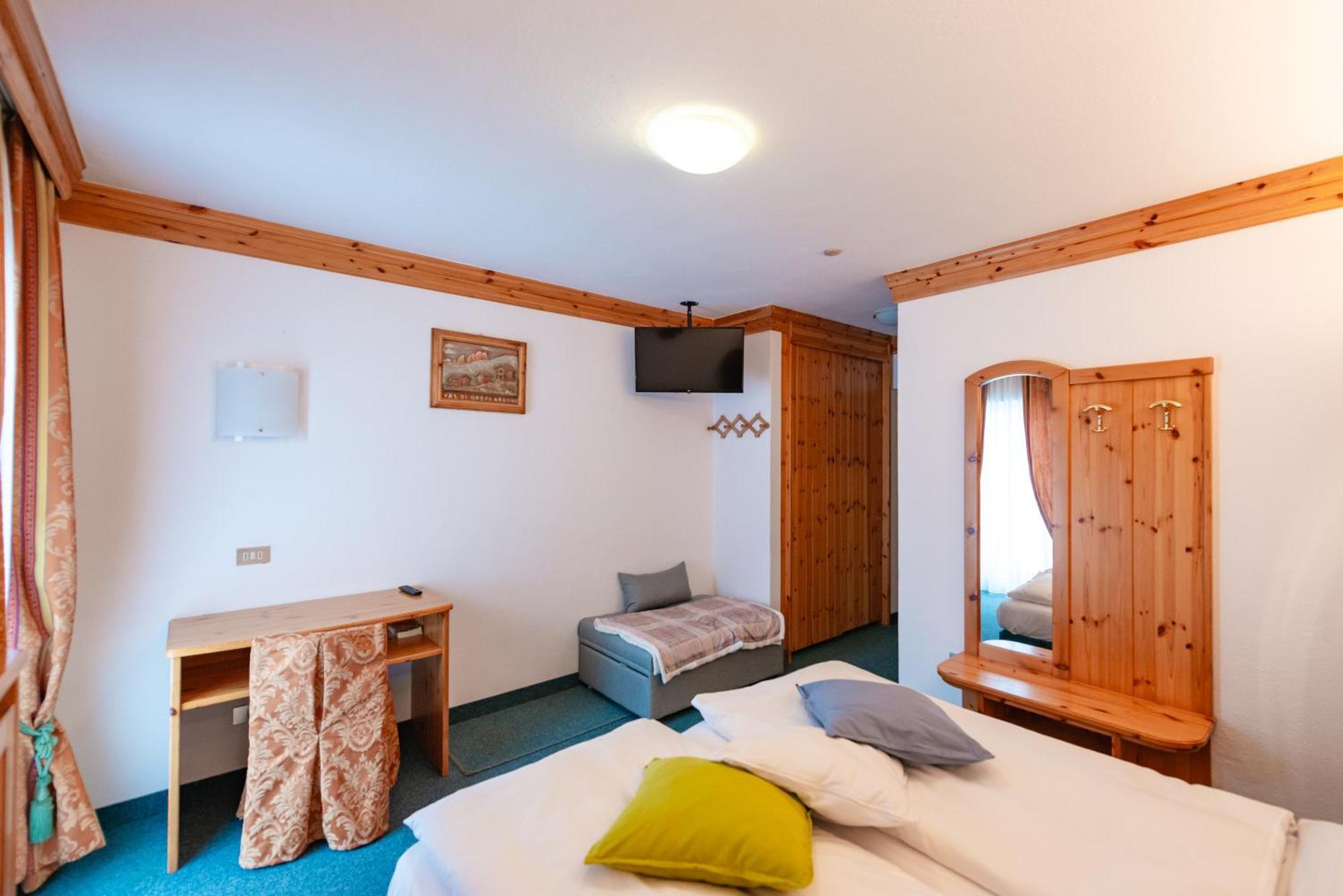 Hotel Ciamol Campitello di Fassa Exteriör bild