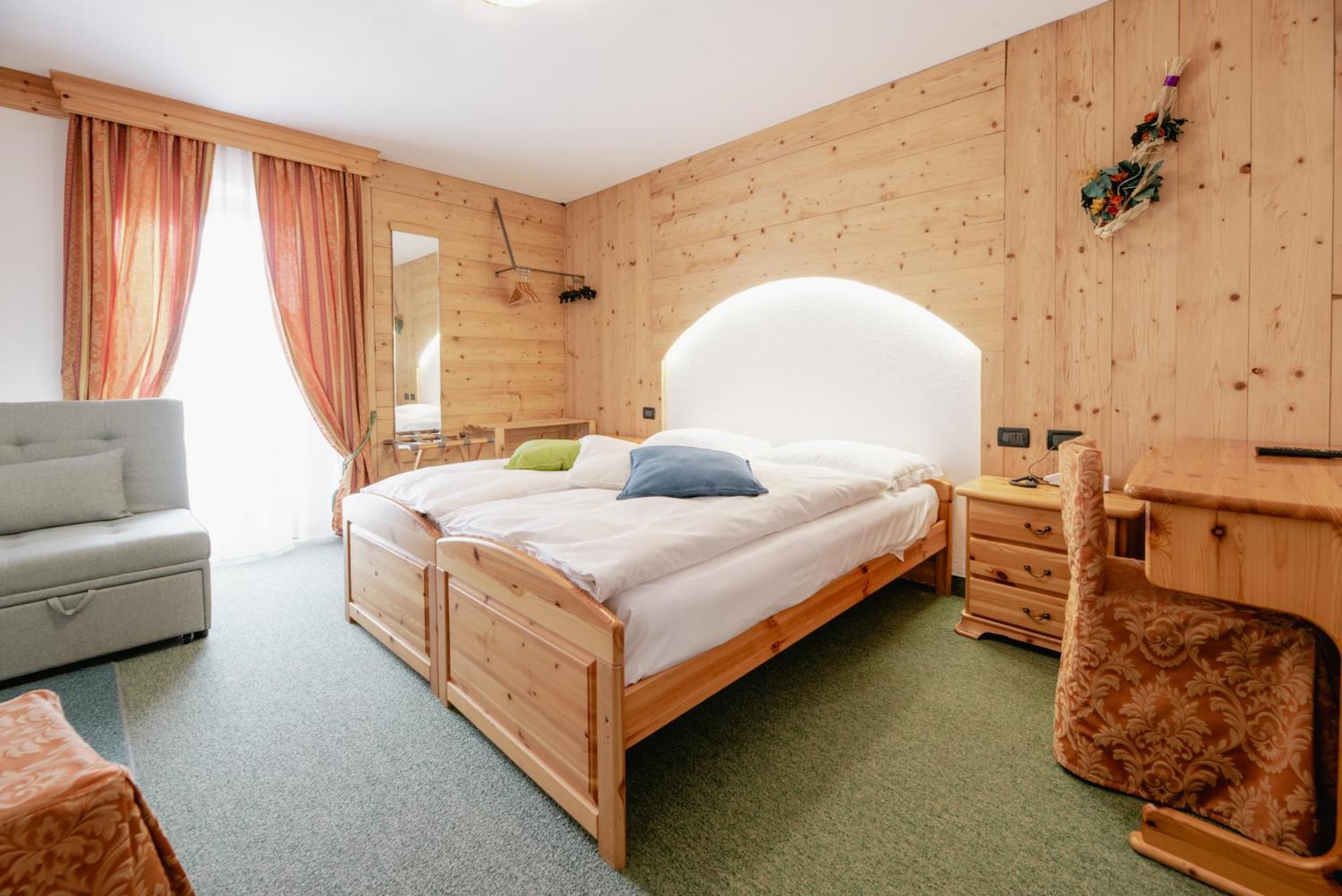 Hotel Ciamol Campitello di Fassa Exteriör bild