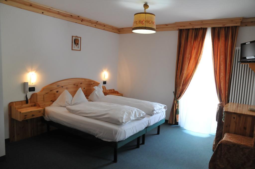 Hotel Ciamol Campitello di Fassa Rum bild